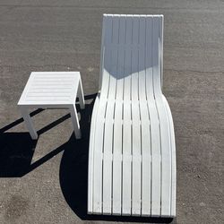 Outdoor chair with side table