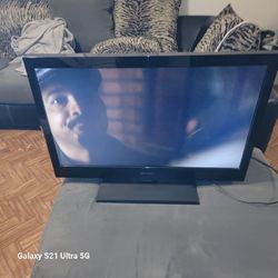 Emerson 32 Flat Screen Smart Tv NO REMOTE But Works