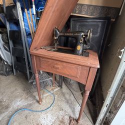 Singer Sewing Machine Vintage $50