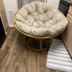 Couch/Papasan chair