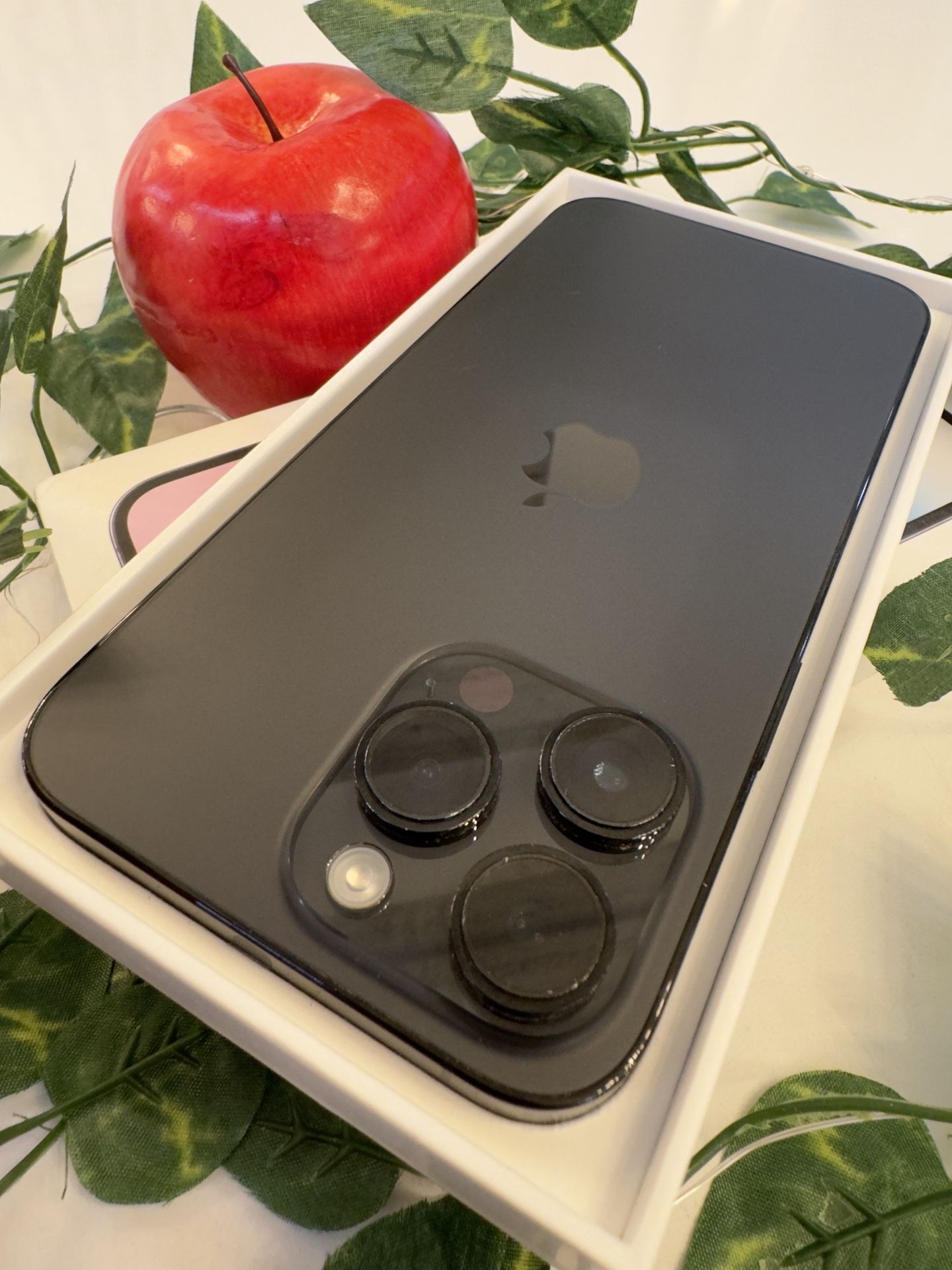 Gorgeous 14 Pro Max 128GB UNLOCKED