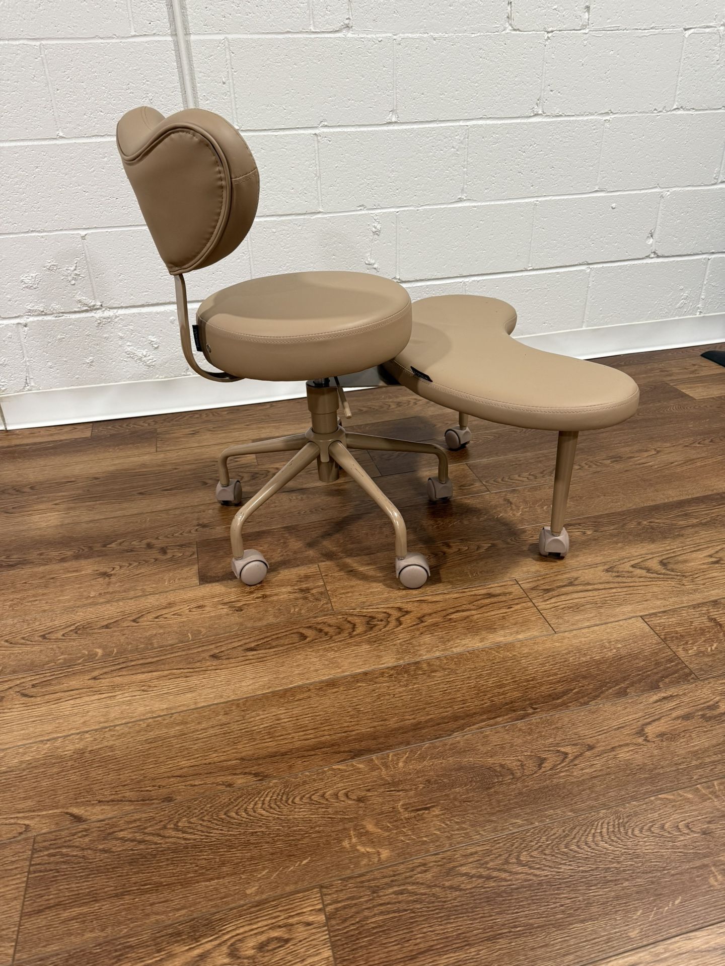 Rolling Chair 