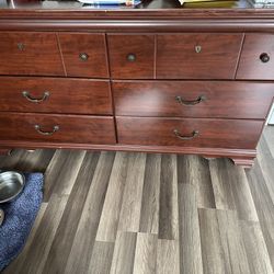 Dresser mahogany bedroom 