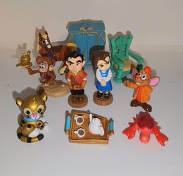 assorted Disney Animators Littles figures and accessories