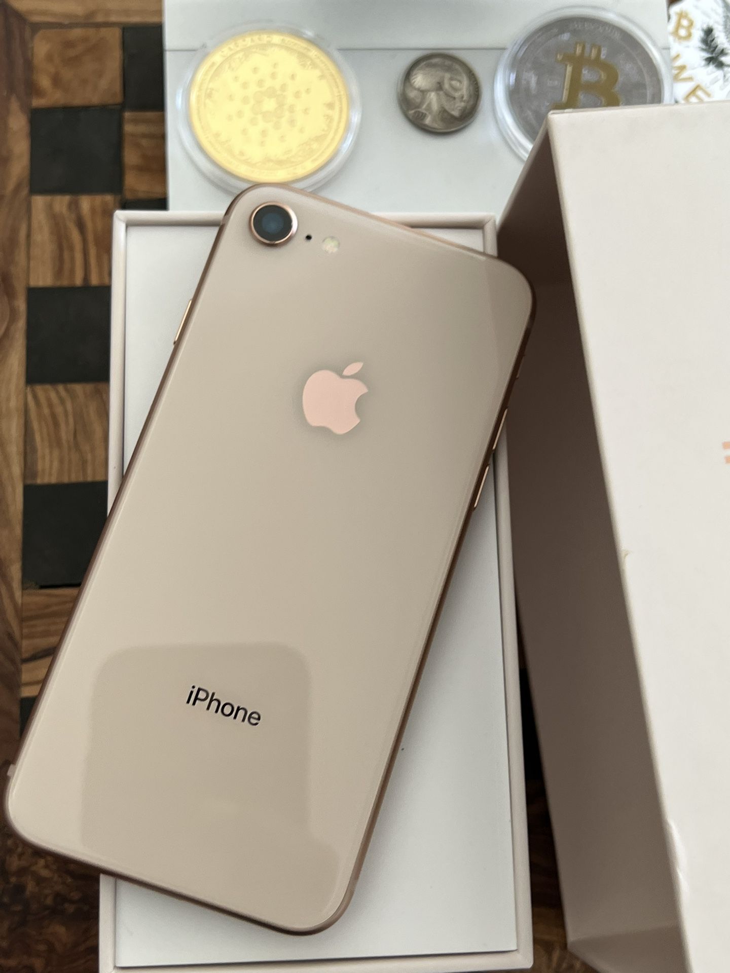 Iphone 8 64GB Gold In Box Unlocked