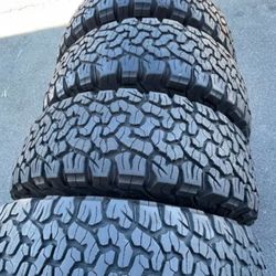 Vendo Set LT 33 12.50 R18 BFF Godrich Ko2 En Excelente Condiciones De Trabajo 