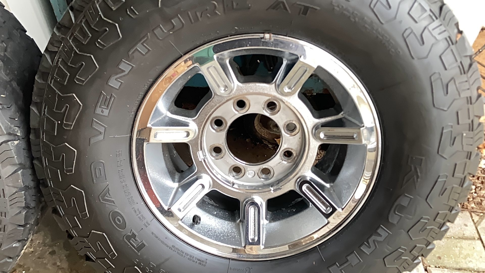 Hummer H2 8-Lug (8x6.5) Wheels And Tires