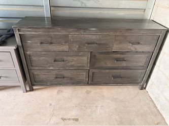 6 DRAWER DRESSER