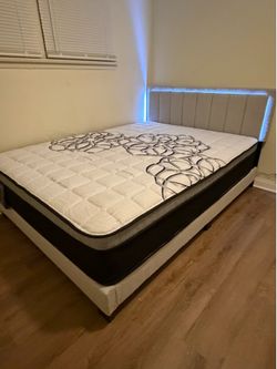 Queen size bed frame new in a box mattress included  we offer same day delivery   Cama Queen size Nueva en Caja Colchon. Incluido entregamos a domicil