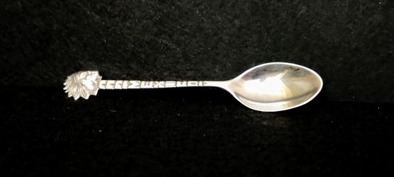 STERLING SILVER 925 SOUVENIR SPOON "MEXICO" NATIVE AMERICAN HANDLE FIGURE HANDLE WEIGHS 7.2 GRAMS MEASURES 4.25" Long