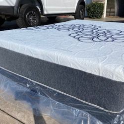Cal King Bamboo Cool Gel Memory Foam!!