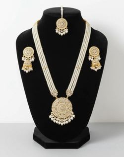 Pearl and Stone Work Jewelry Set with Necklace, Earrings, and Maang Tikka