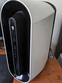 Alienware PC Aurora R9 with monitor included