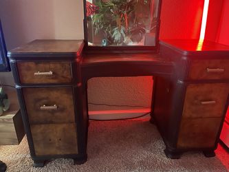 6 Drawer Vintage Vanity And Mirror 