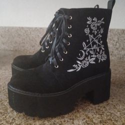 Womens Flower Print Thick Heel Combat Boots With Floral Embroidery