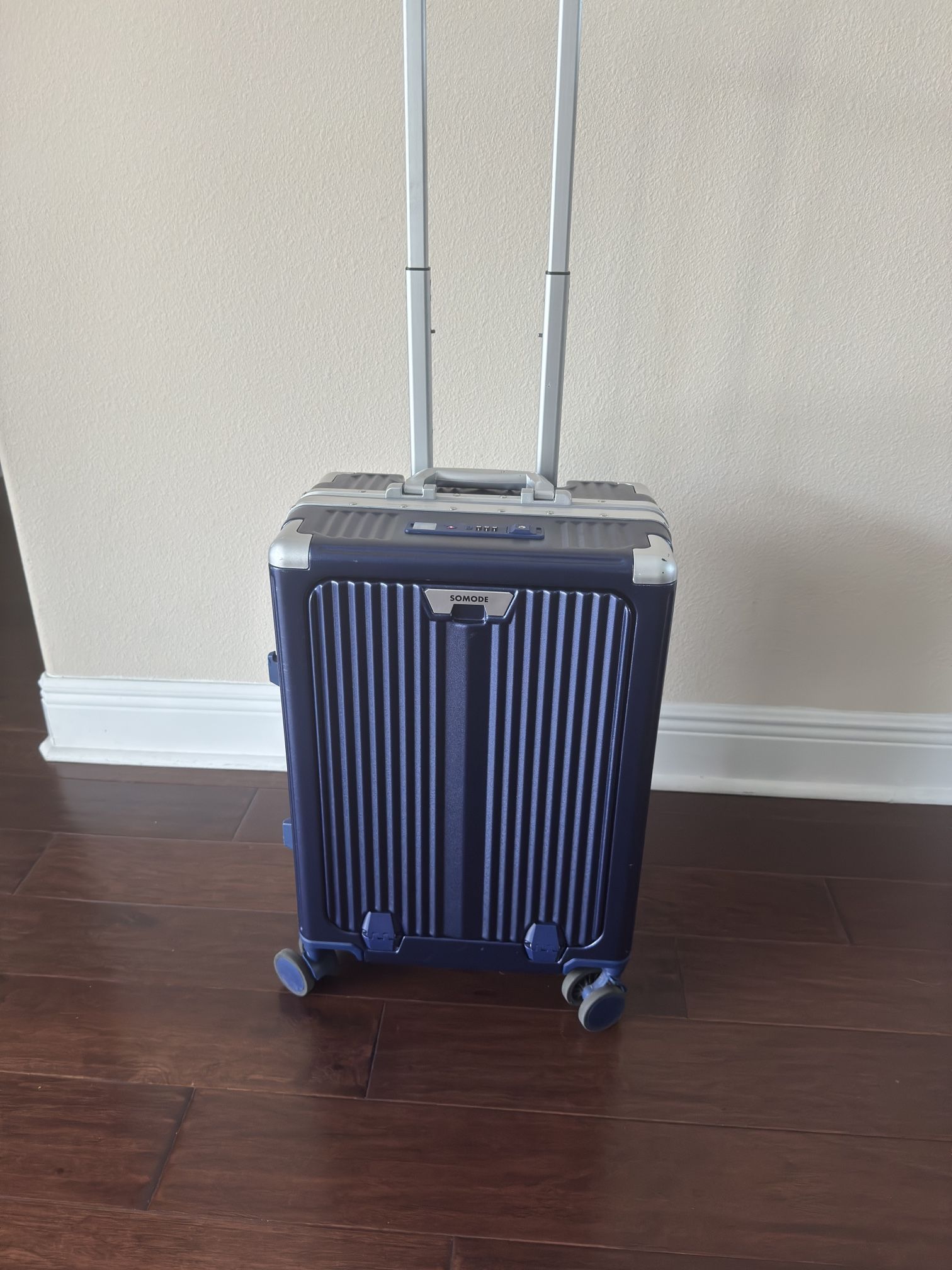 Hard shell Carryon Suitcase 