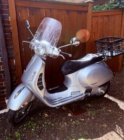 2009 Vespa GTS 250ie