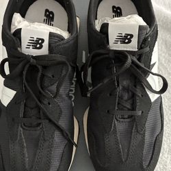 New Balance Black Sneakers