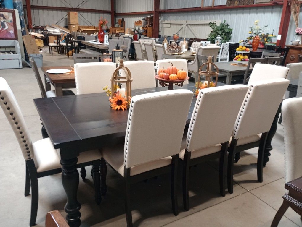 Elegant Dining Table Set 