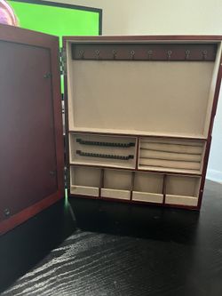 Hanging Jewelry Box 