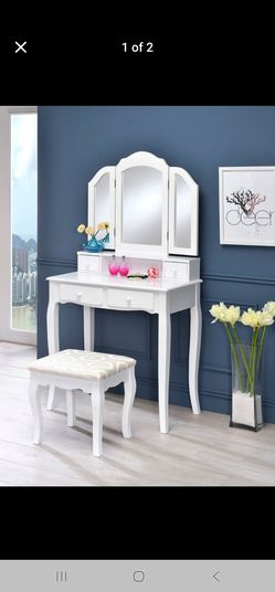 Brand New Wood Vanity w/stool & Mirror (2 Colors)