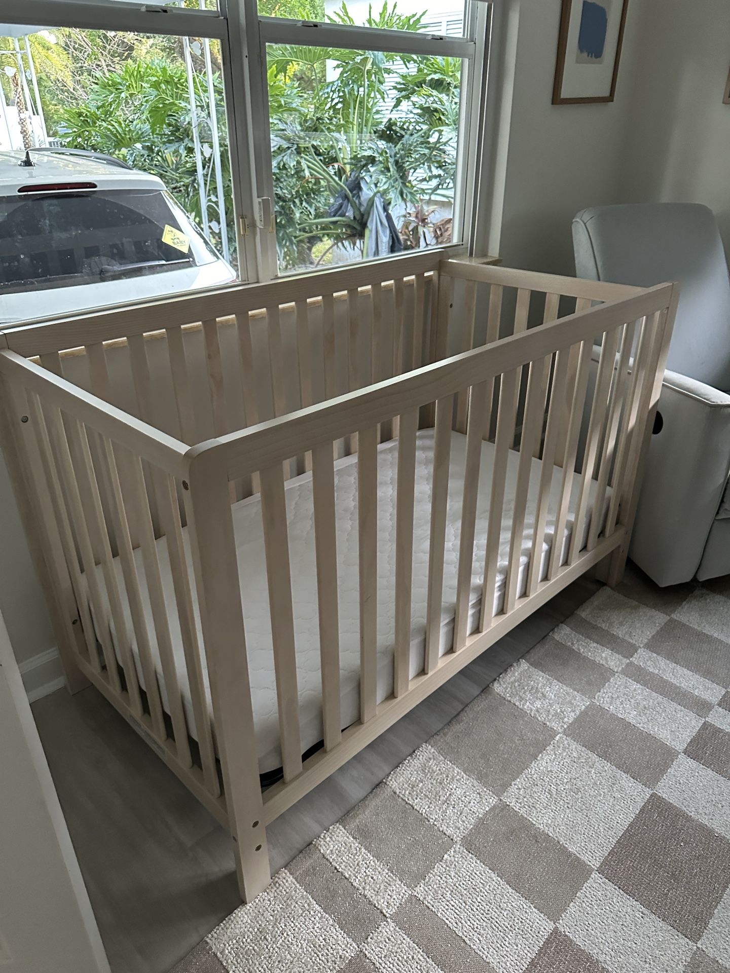 Neutral baby Crib 