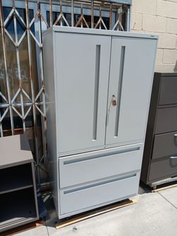 Hon Brigade 700 series 2-drawer/door cabinet w/key