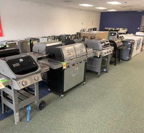 BRAND NEW GAS GRILLS 0 X Z