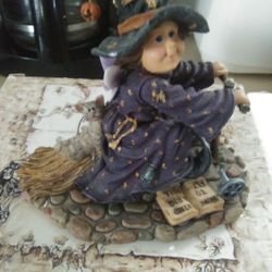 Boyds Bears and Friends Wee Folkstone Collection Hilda Halloween

