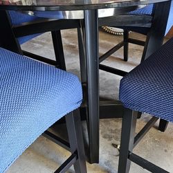 TABLE WITH 4 CHAIRS