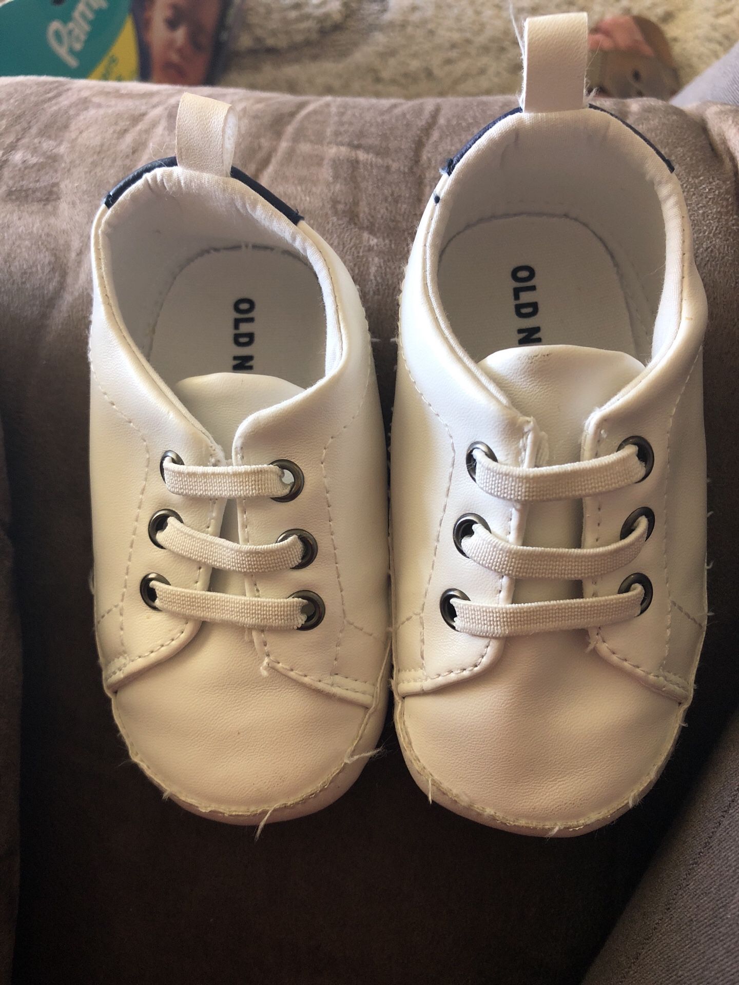 Baby Old navy white shoes size 18-24 months