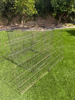 8 - 2x2 foot wire fencing