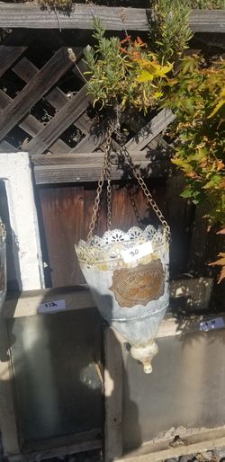 Plant hanger