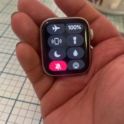 Apple Watch Series SE Aluminum 40mm Silver