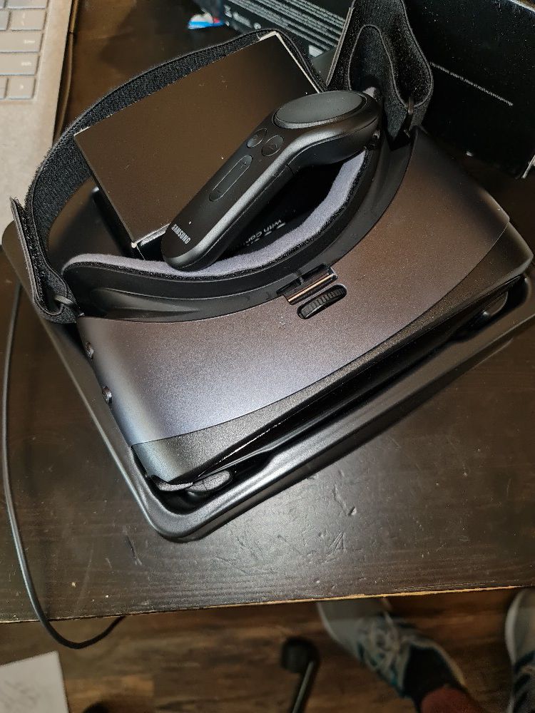 Gear vr with controller