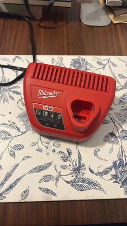 Milwaukee M12 Charger