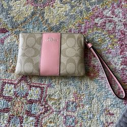 Coach Wristlet New Cond