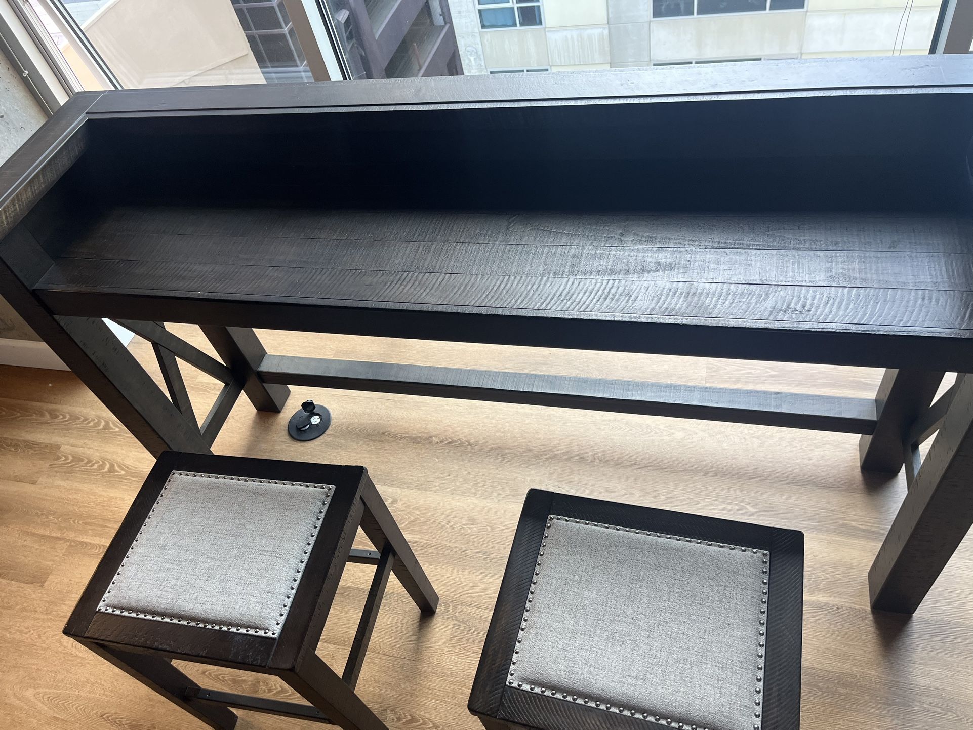 Luxury Bar Table & Stools