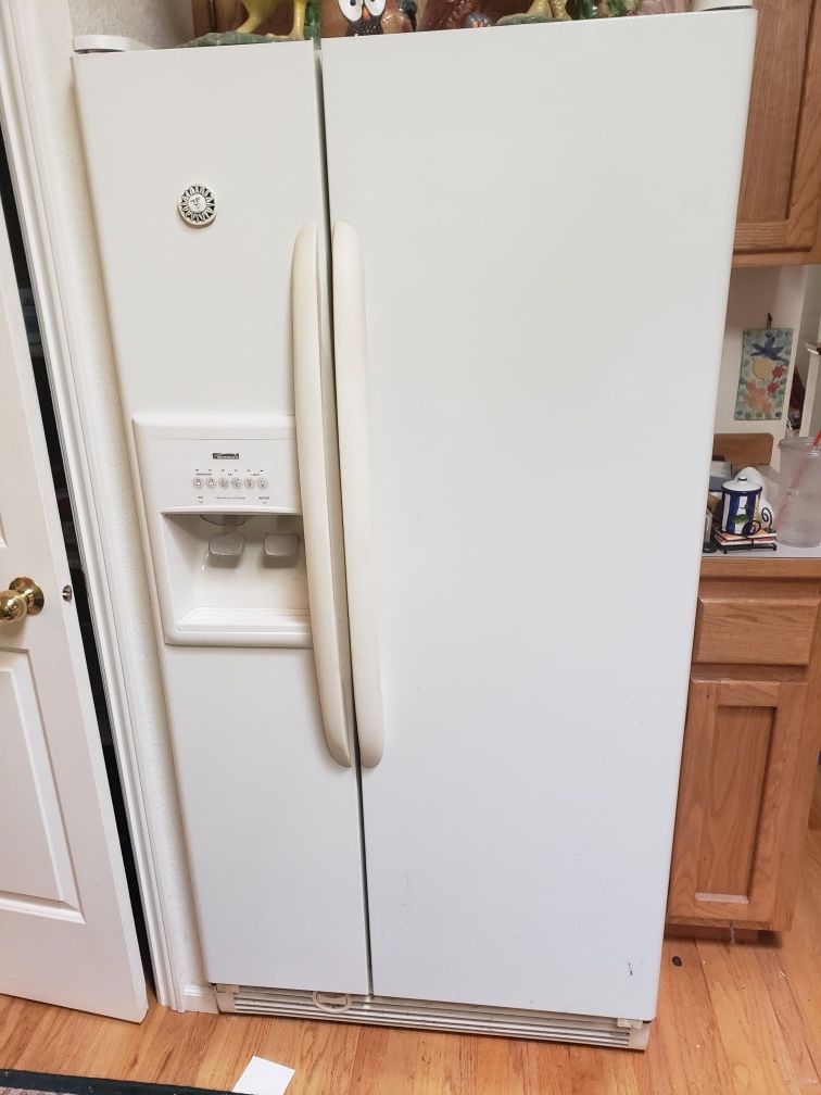 Kenmore coldspot fridge/freezer