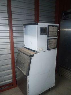 Commercial ice maker