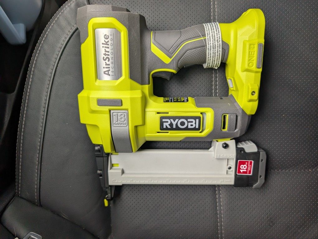 RYOBI - ONE+ 18V 18-Gauge Cordless AirStrike Narrow Crown Stapler (Tool Only)
RYOBI - ONE+ 18V 18-Gauge Cordless AirStrike Narrow Crown Stapler (Tool