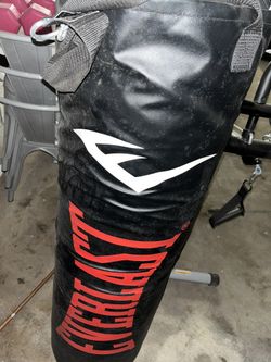 EVERLAST PUNCHING BAG