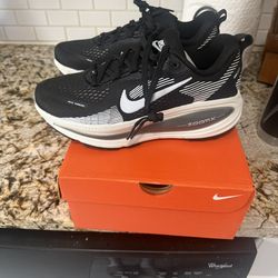 Size 8 Nike Vomero 18
