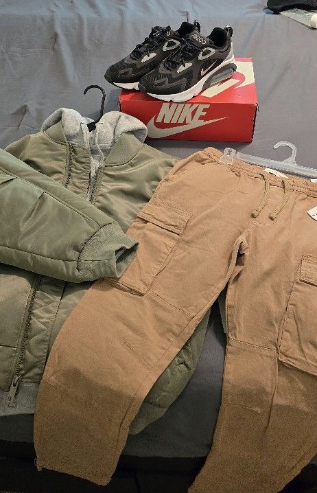 BOMBER JACKET HOODIE OUTFIT