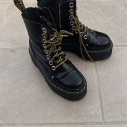 Doc Martens Size 7 Woman