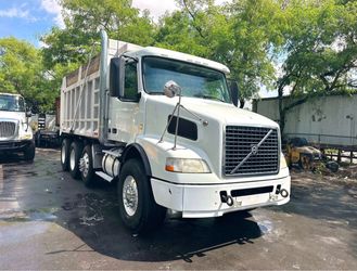 60900A3 DUMP TRUCK VOLVO 16' BED 23 YARDS 25 TONS