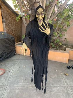 Halloween Flying Lighted Witch Creepy Voice 69 inches