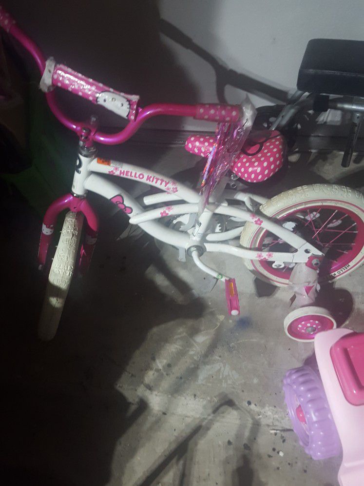 Hello Kitty Bike With Training Wheels