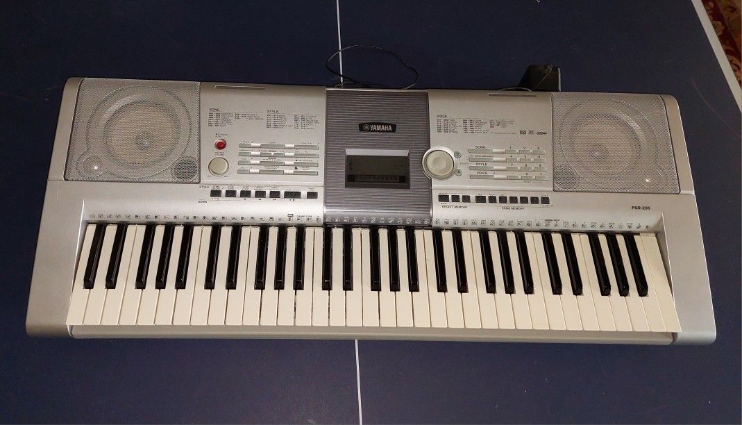 Yamaha PSR-295 keyboard, great condition