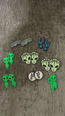 Spurs earrings